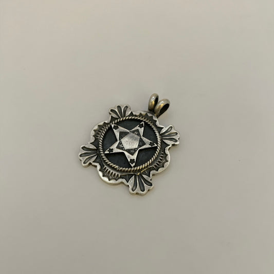 スタンプワークスターペンダントトップ By Bo Reeves