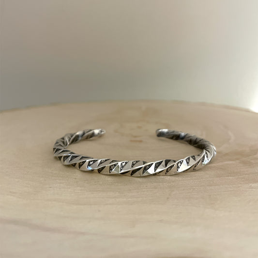Twisted Star Cuff Bracelet By Bo Reeves Size 5.5"