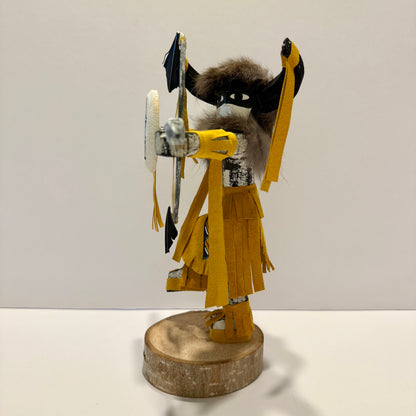 ネイティブアメリカンナバホ族 スタンディングバッファローウォーリアカチーナドール/ゴールド