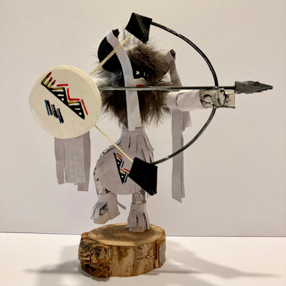 ネイティブアメリカンナバホ族 スタンディングバッファローウォーリアカチーナドール/ホワイト