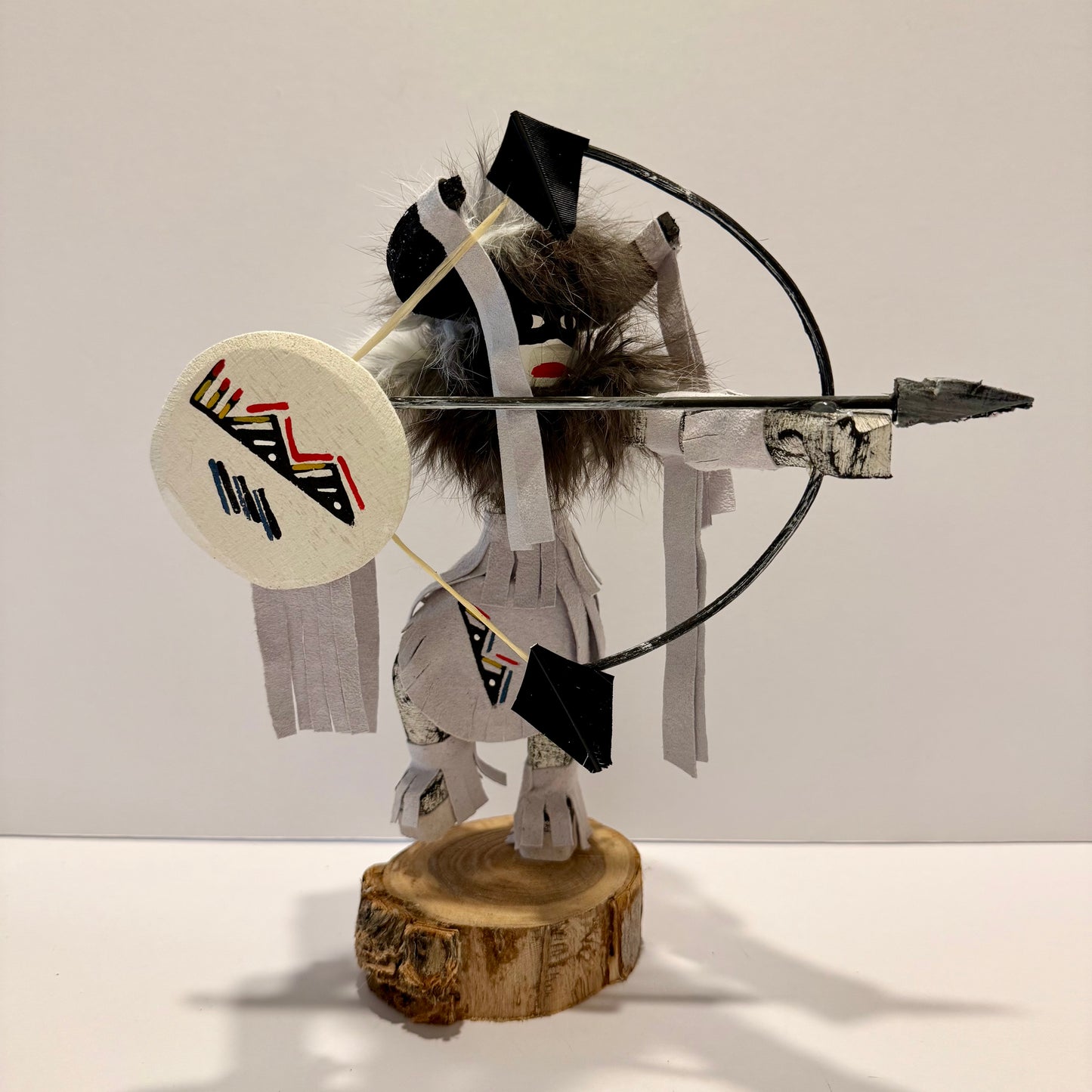 ネイティブアメリカンナバホ族 スタンディングバッファローウォーリアカチーナドール/ホワイト