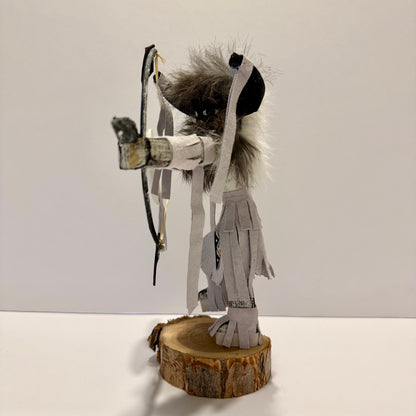 ネイティブアメリカンナバホ族 スタンディングバッファローウォーリアカチーナドール/ホワイト