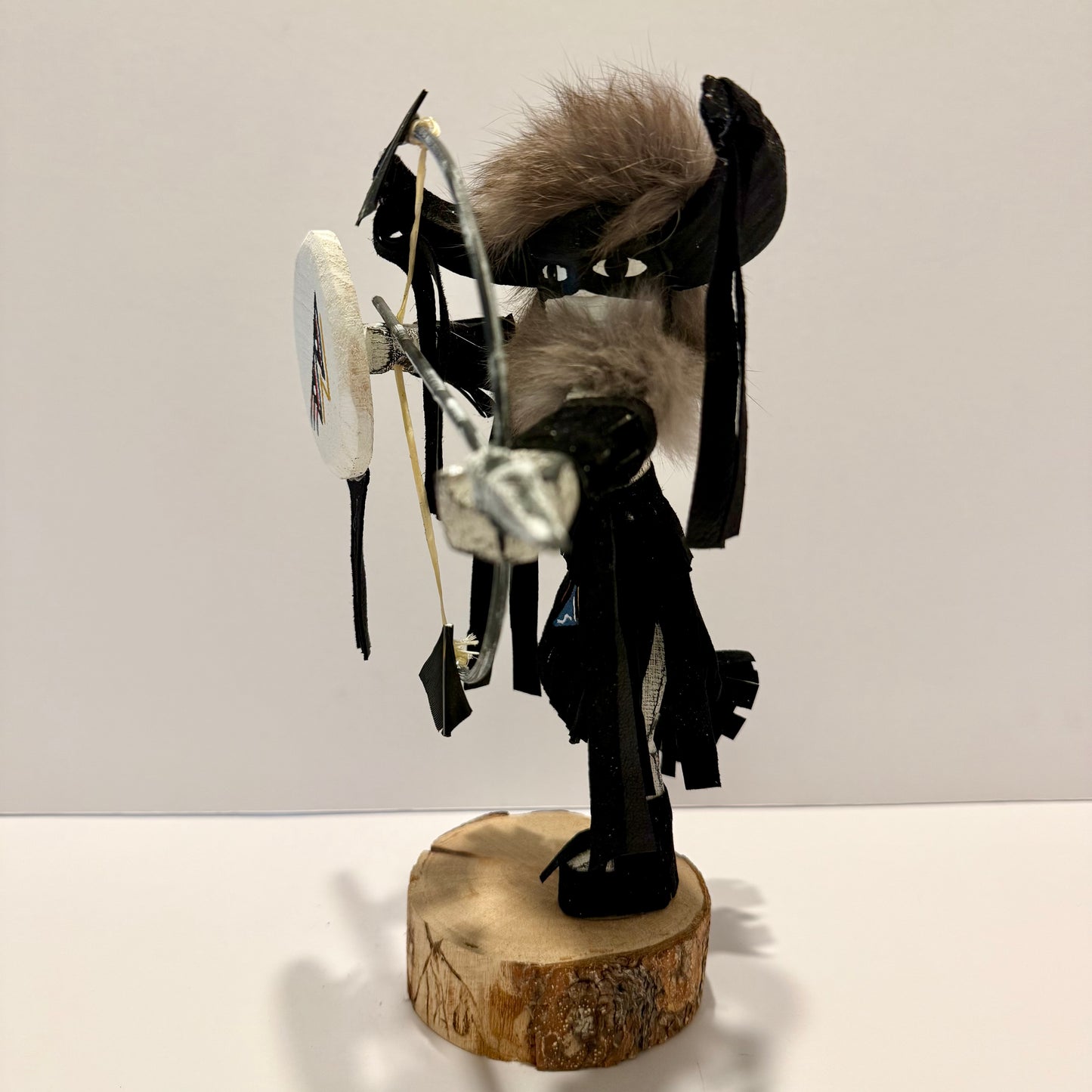 ネイティブアメリカンナバホ族 スタンディングバッファローウォーリアカチーナドール/ブラック