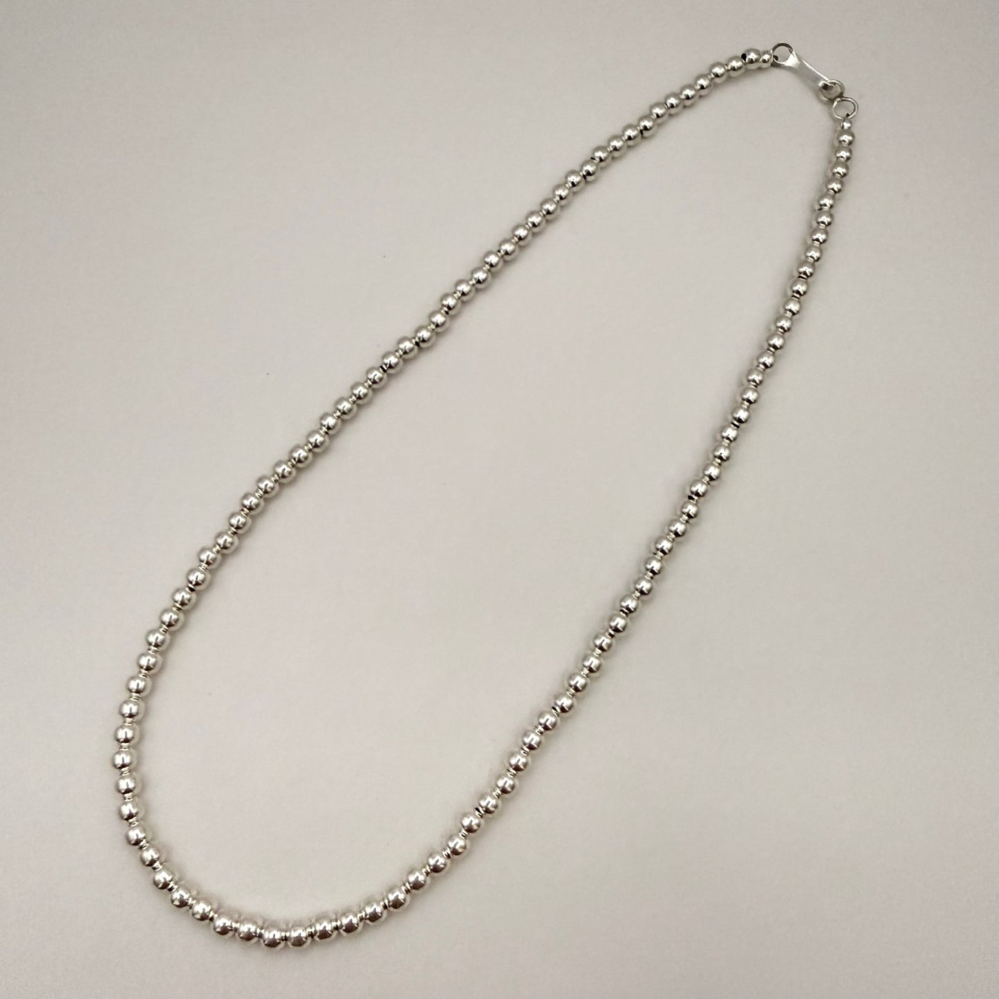 シャイニーナバホパールネックレス 4mm - 46cm