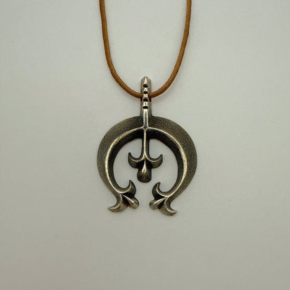 トゥファキャストナジャペンダントトップ By Aaron Anderson