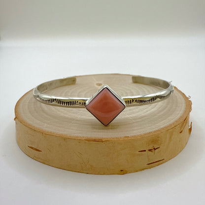 ピンクコンクダイアモンドシェイプバングル　 内周1３５mm