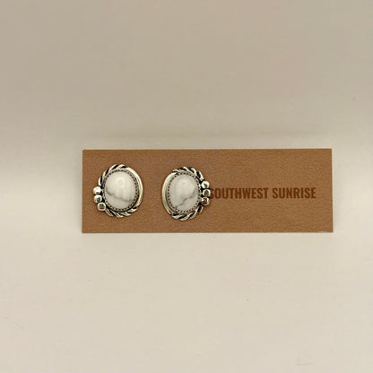 ハウライトスタッドピアス AA