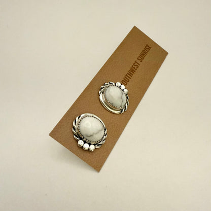 ハウライトスタッドピアス AA