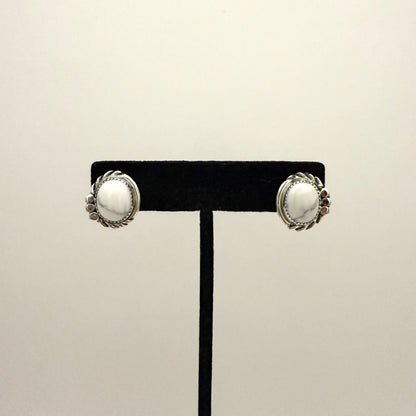 ハウライトスタッドピアス AA