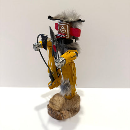 ネイティブアメリカンナバホ族 レフトハンドハンターカチーナドール /ゴールド