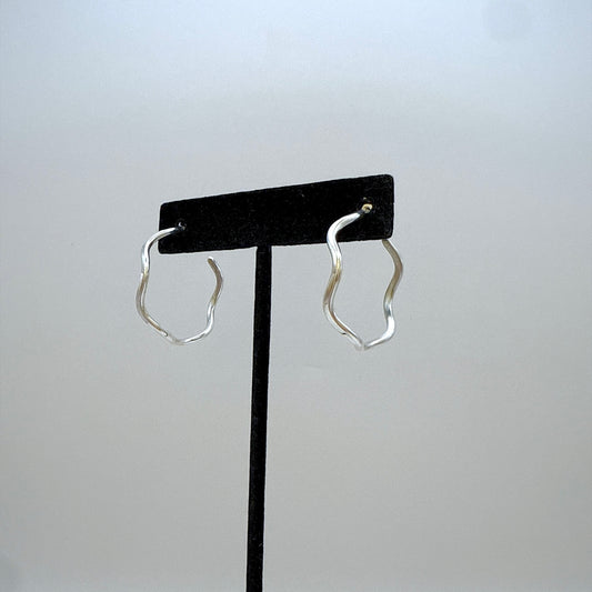 シルバーウェイブフープピアス 直径３１mm