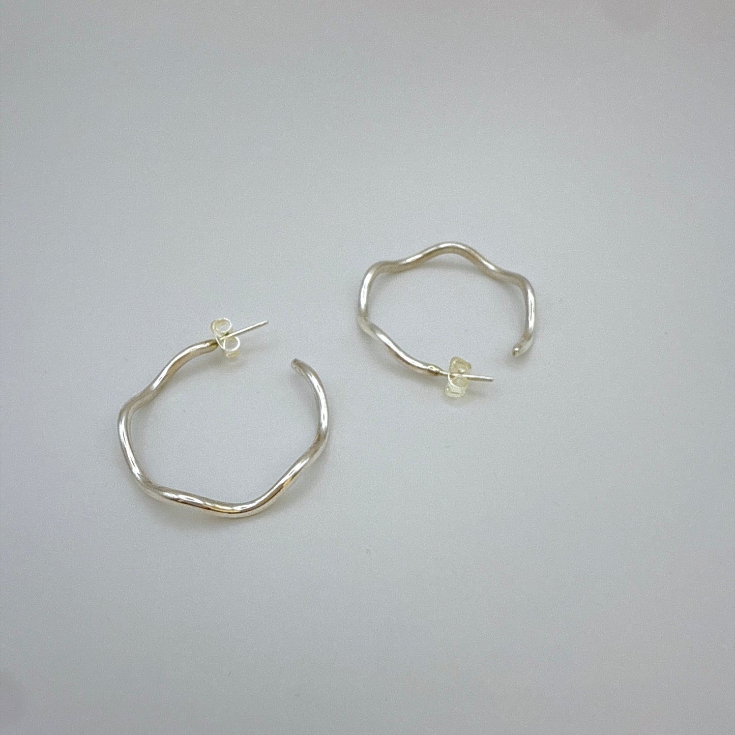 シルバーウェイブフープピアス 直径３１mm