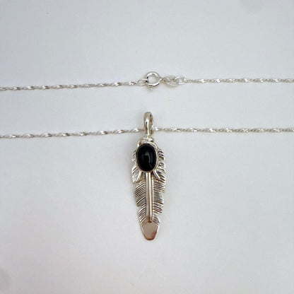 オニキスフェザーペンダントトップ