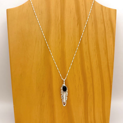 オニキスフェザーペンダントトップ