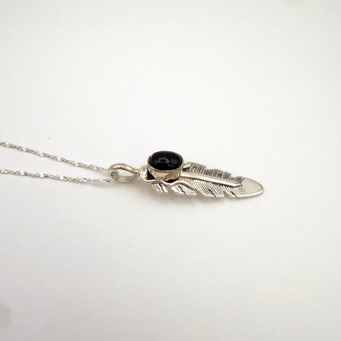 オニキスフェザーペンダントトップ