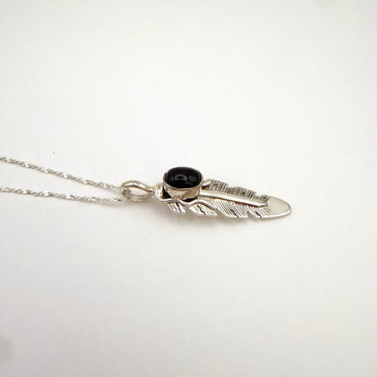 オニキスフェザーペンダントトップ