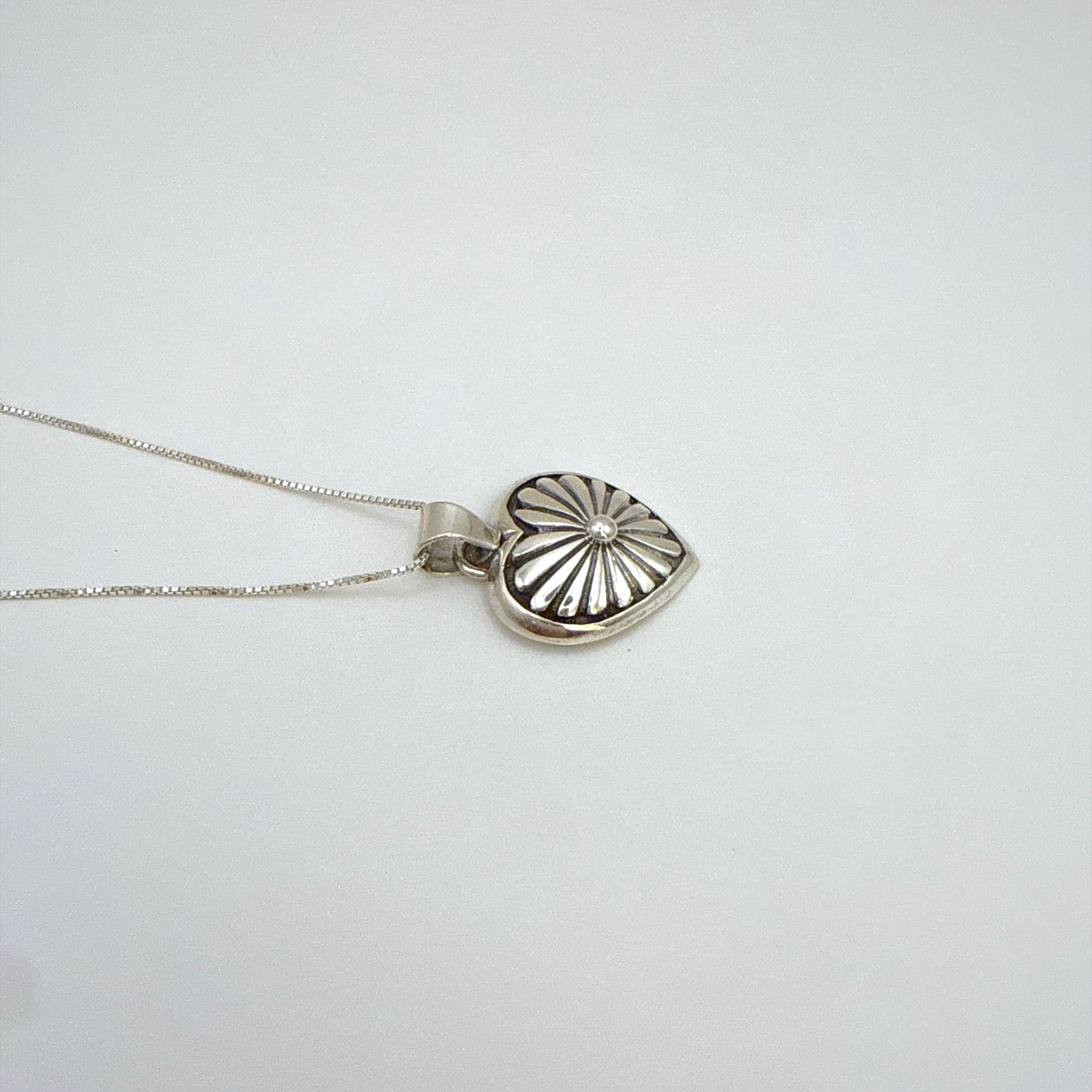 サンバーストハートペンダントネックレス – ４５cmチェーン