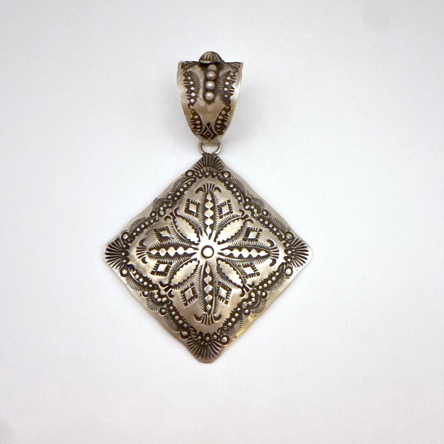 スタンプワークペンダントトップ By Vincent Platero