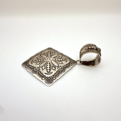 スタンプワークペンダントトップ By Vincent Platero