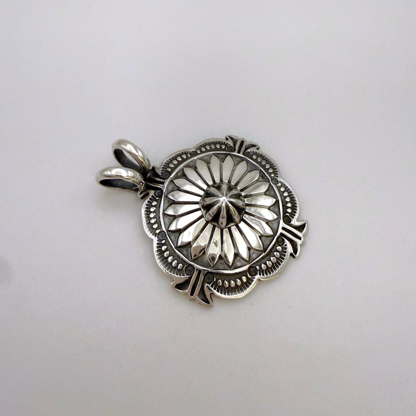 サンバーストコンチョペンダントトップ By Sunshine Reeves A