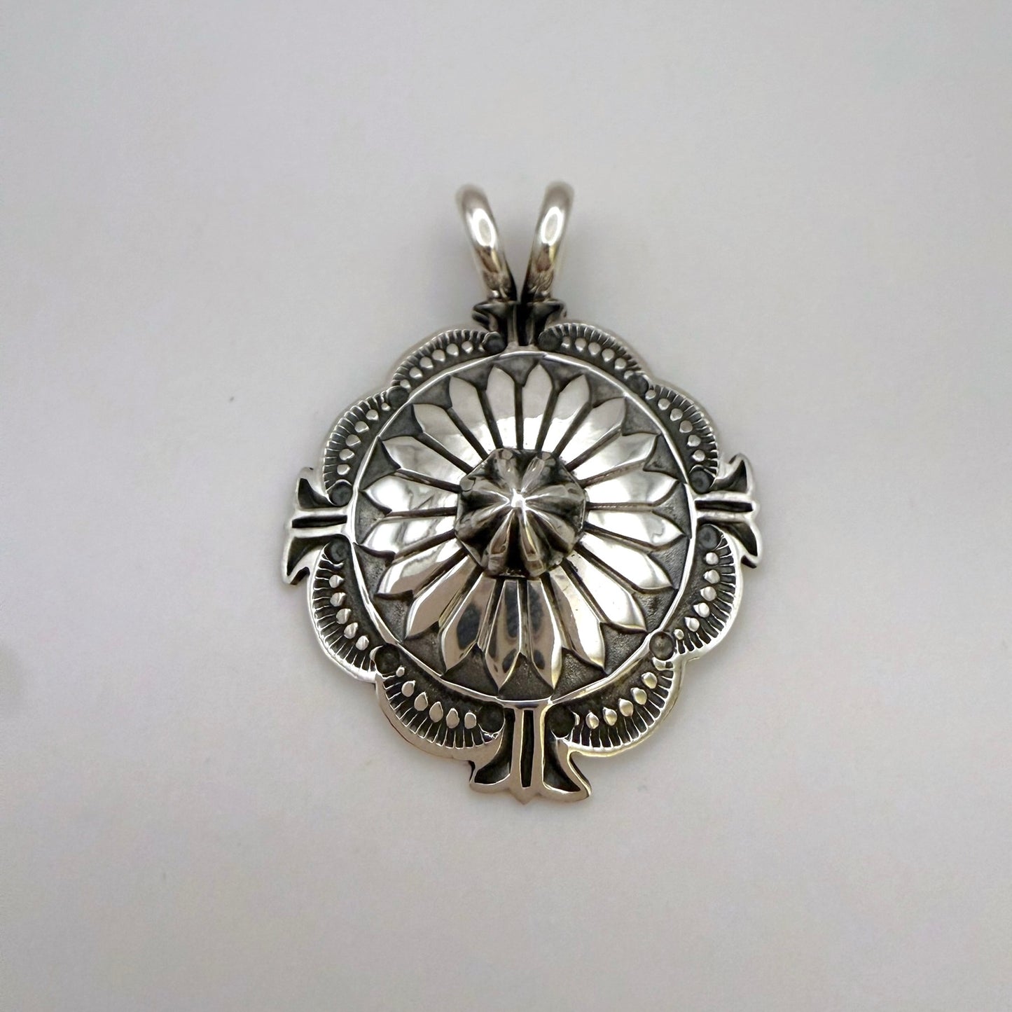 サンバーストコンチョペンダントトップ By Sunshine Reeves A