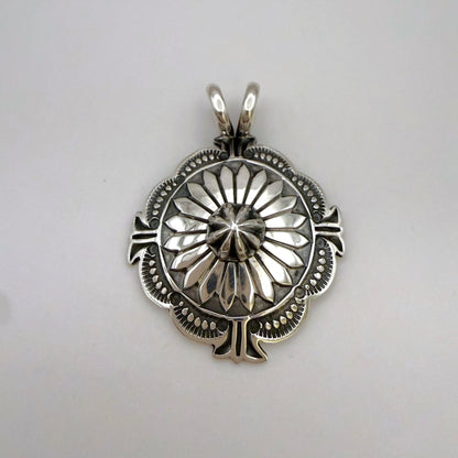 サンバーストコンチョペンダントトップ By Sunshine Reeves A