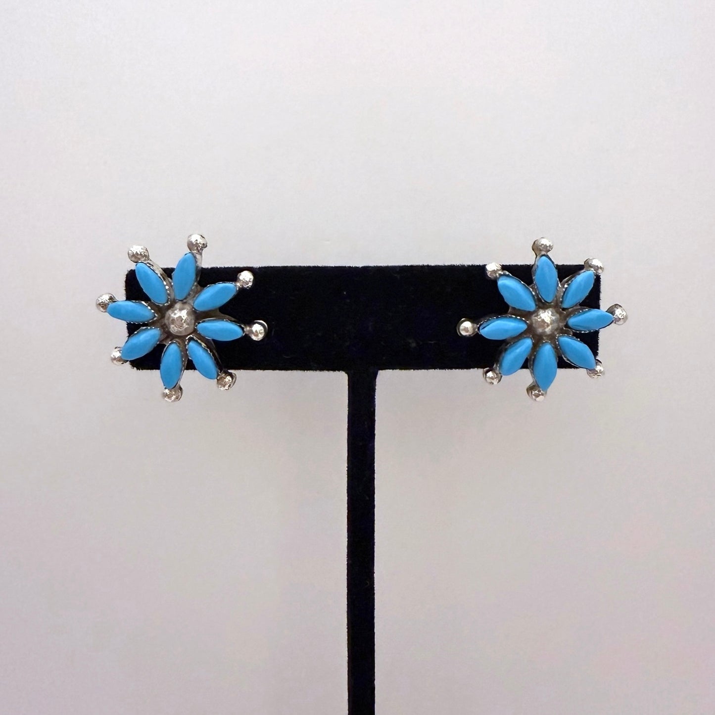 Turquoise Cluster Flower Stud Earrings A