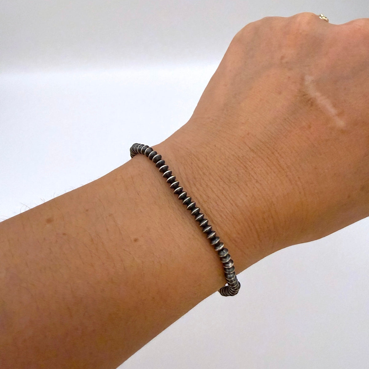 3mm ソーサー ナバホパール ストレッチブレスレット – スターリングシルバー
