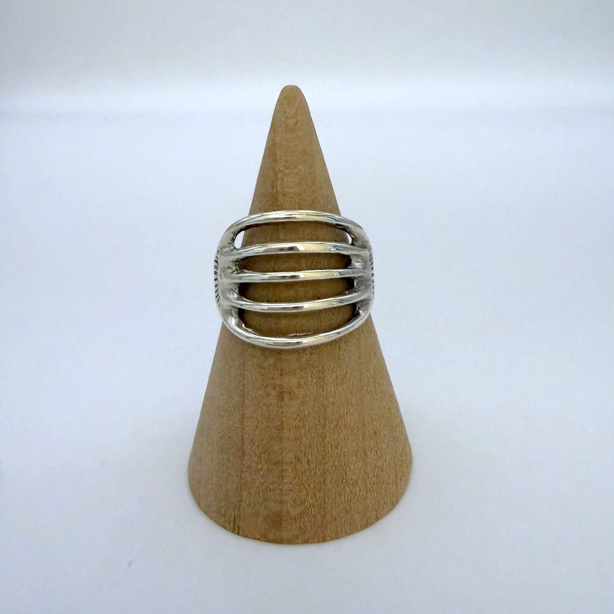 Ribbed Ring Size 8