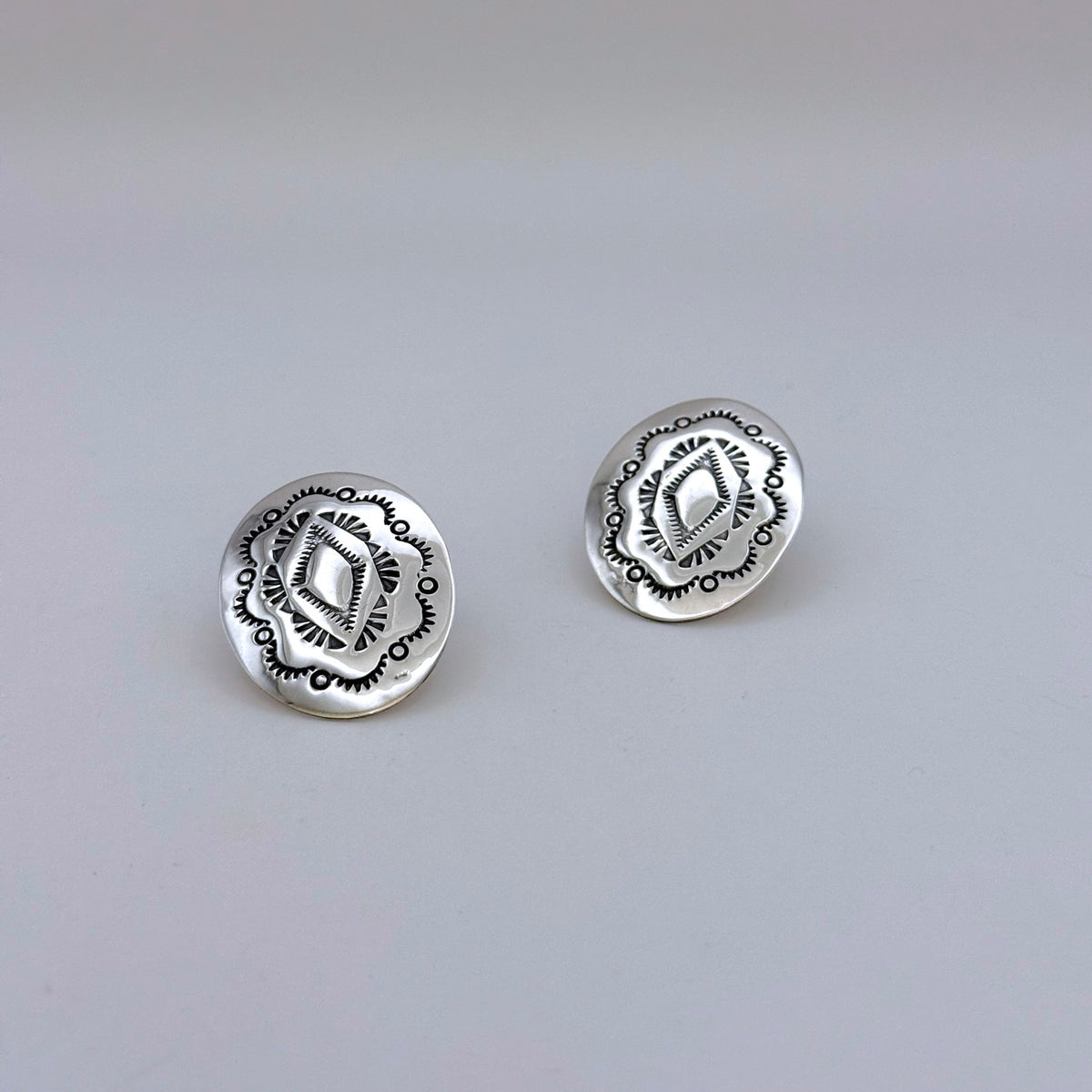 スタンプワーク オーバル スタッドピアス B