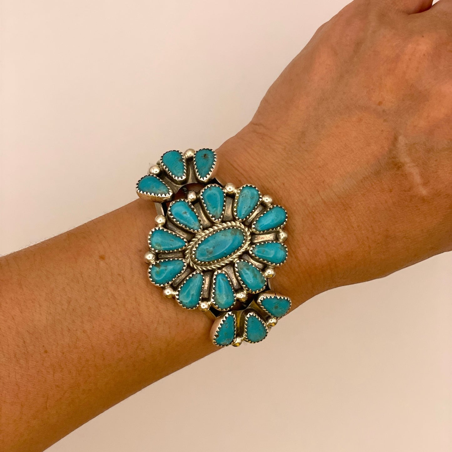 Kingman Turquoise Cluster Cuff Bracelet By Mike & Evelyn Platero Size 5.11" (5-1/8")