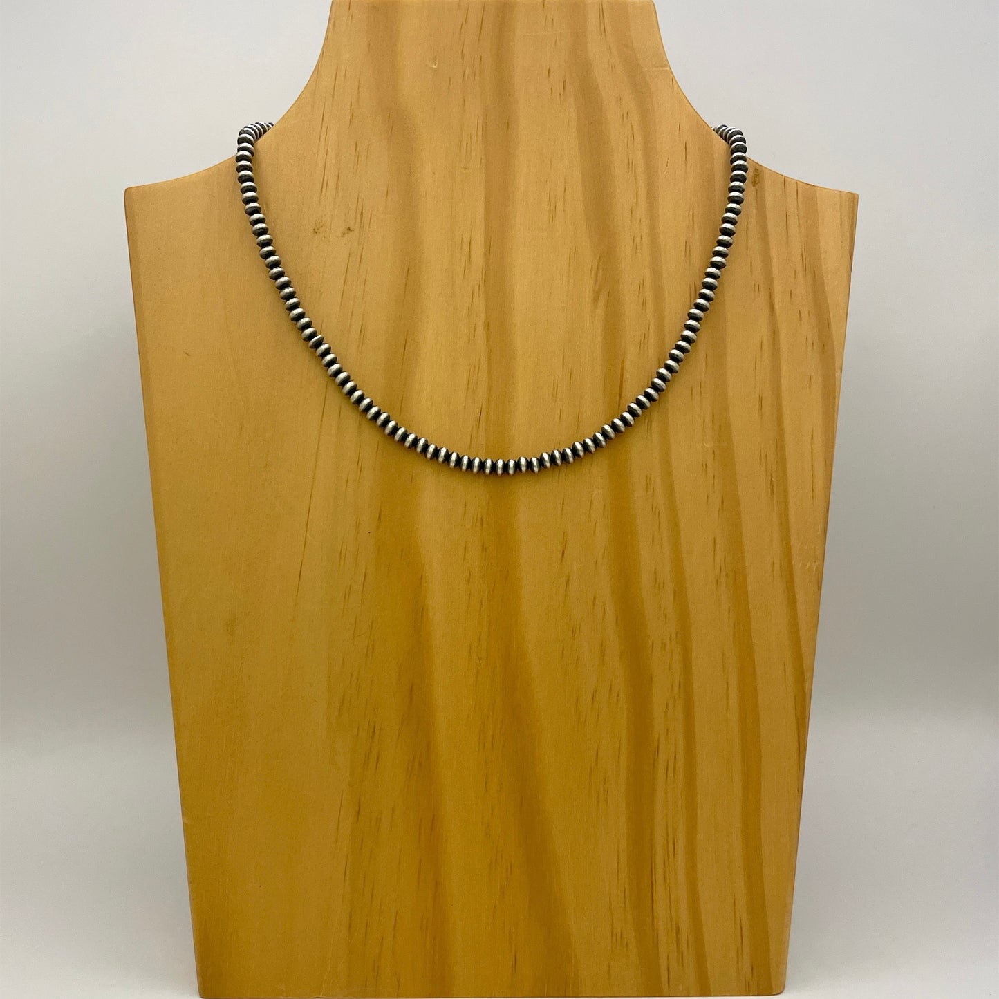 Saucer Navajo Pearls Necklace 4mm - 16"