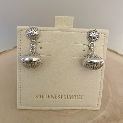 シャイニーナバホパールダングルピアス