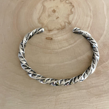 スタンプワークツイストスターバングル By Bo Reeves 内周１４０mm