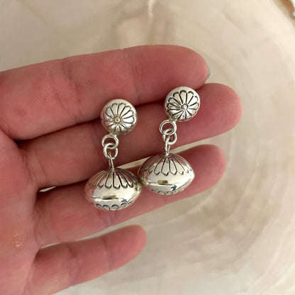 シャイニーナバホパールダングルピアス