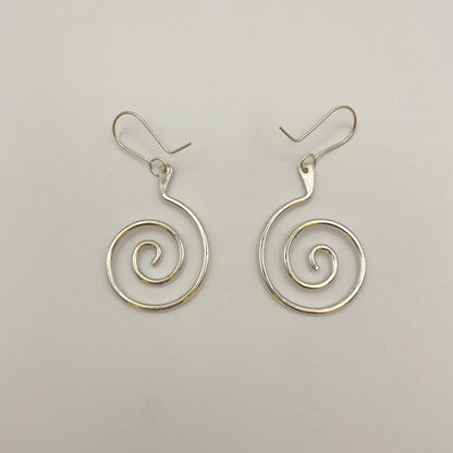 うずまきダングルピアス